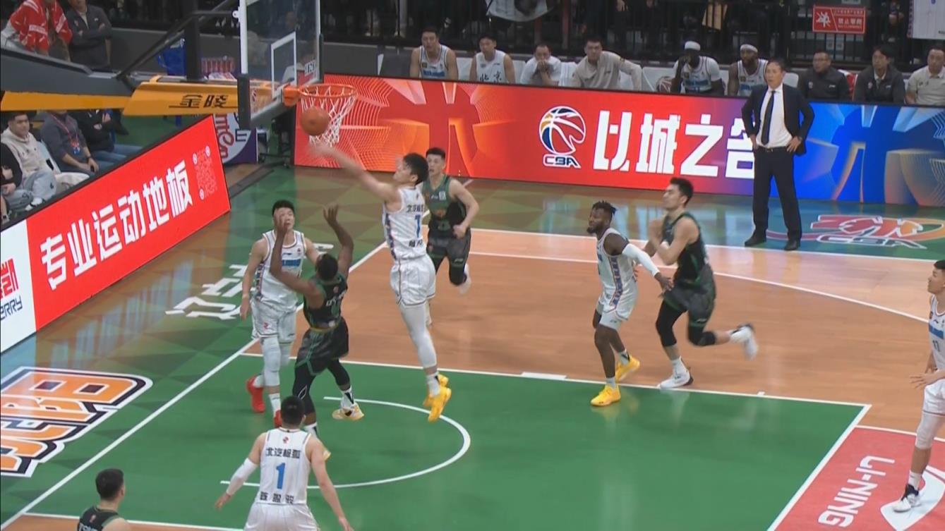 曾凡博釘板血帽弗格上籃 本場個人第6個蓋帽！